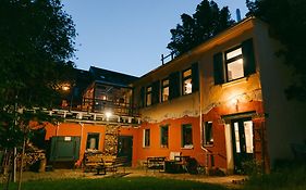 The Upholstery Tinyhouse Deluxe Eco Chalet Kreativ Citynah